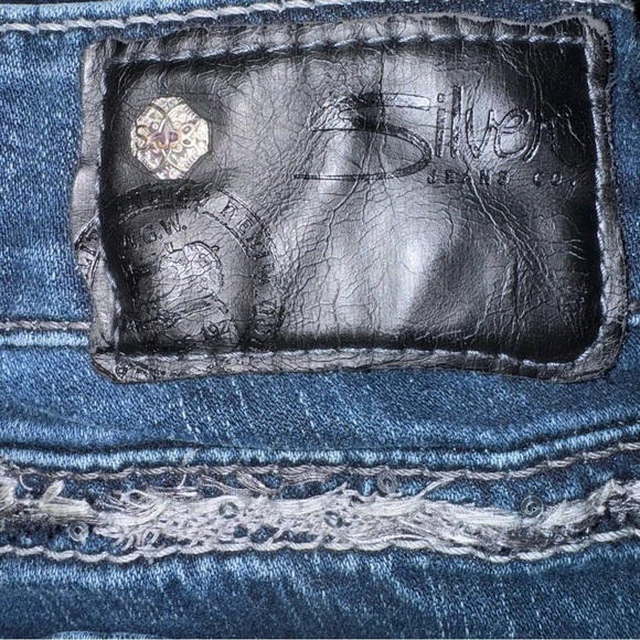 Silvers Women’s 28 Blue Suki Fluid Boot Cut Faded Lowrise Denim - Picture 8 of 9